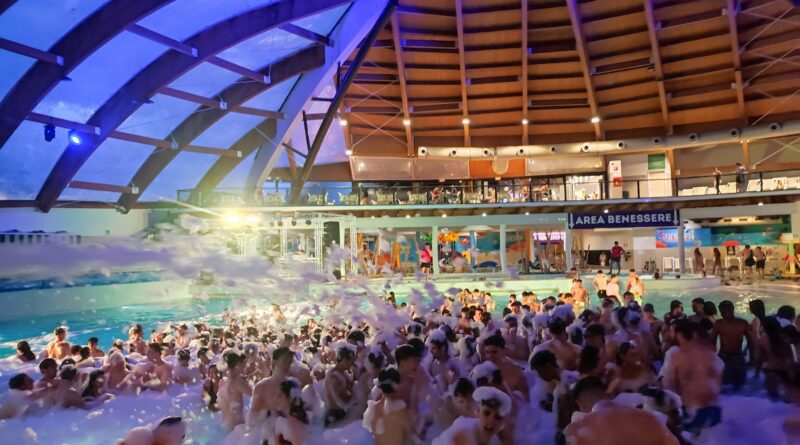 Halloween ad Acquaworld: una notte tra schiuma, musica e piscine riscaldate
