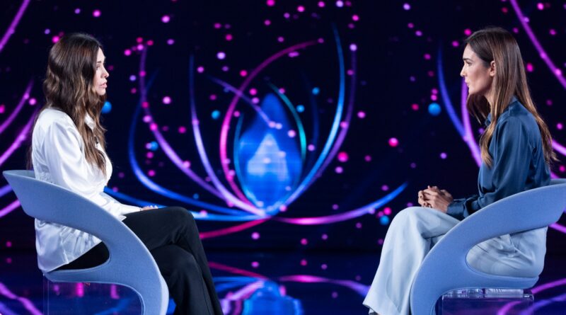 Manuela Arcuri a Verissimo: «Con il principe Pallavicino una bellissima amicizia». E sugli haters annuncia azioni legali